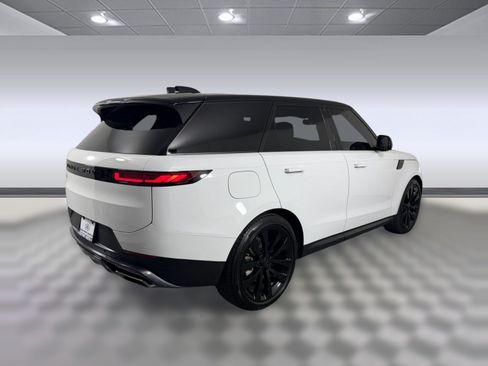 Used 2026 Land Rover Range Rover Sport SE AWD/4WD image 9