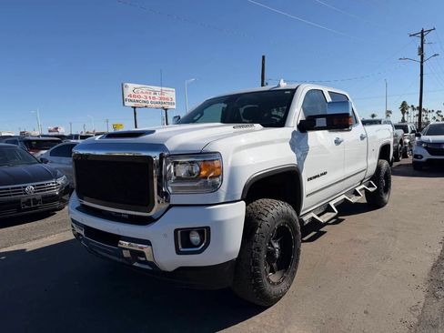 Used 2019 GMC Sierra 2500 Denali w/ Duramax Plus Package AWD/4WD image 3