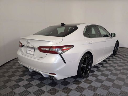 Used 2018 Toyota Camry XSE FWD image 5