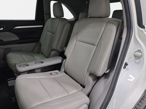 Used 2018 Toyota Highlander XLE w/ Protection Package #3 AWD/4WD image 13