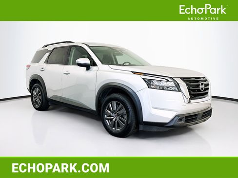 Used 2025 Nissan Pathfinder SV AWD/4WD image 1