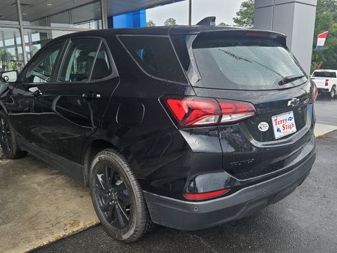 Used 2024 Chevrolet Equinox LS w/ Midnight Edition FWD image 9