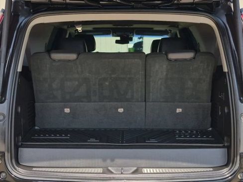 Used 2018 Cadillac Escalade Luxury RWD image 40