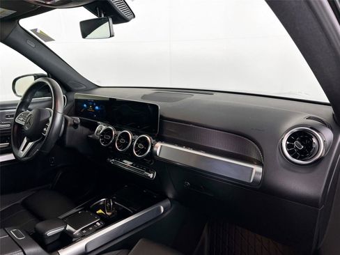 Used 2021 Mercedes-Benz GLB 250 4MATIC image 26