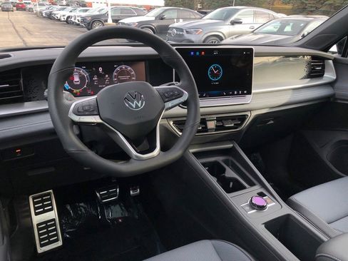 New 2026 Volkswagen Tiguan SE R-Line AWD/4WD image 16
