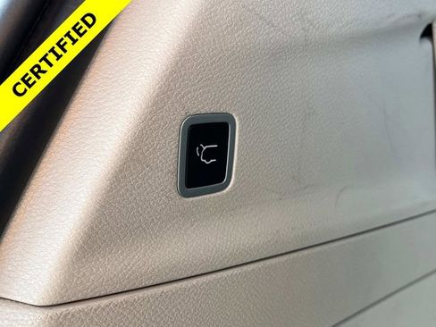 Certified 2024 Chrysler Pacifica Touring-L image 36