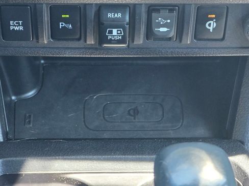 Used 2018 Toyota Tacoma TRD Off-Road w/ TRD Premium Off Road Package AWD/4WD image 18
