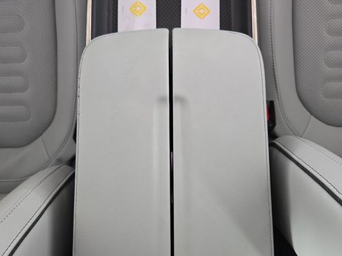 Used 2024 Rivian R1S Adventure AWD/4WD image 28
