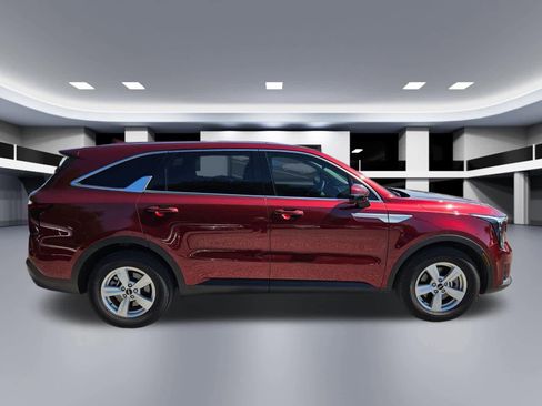 Certified 2025 Kia Sorento LX FWD image 7