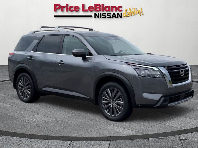 Certified 2025 Nissan Pathfinder SL w/ SL Premium Package image 1