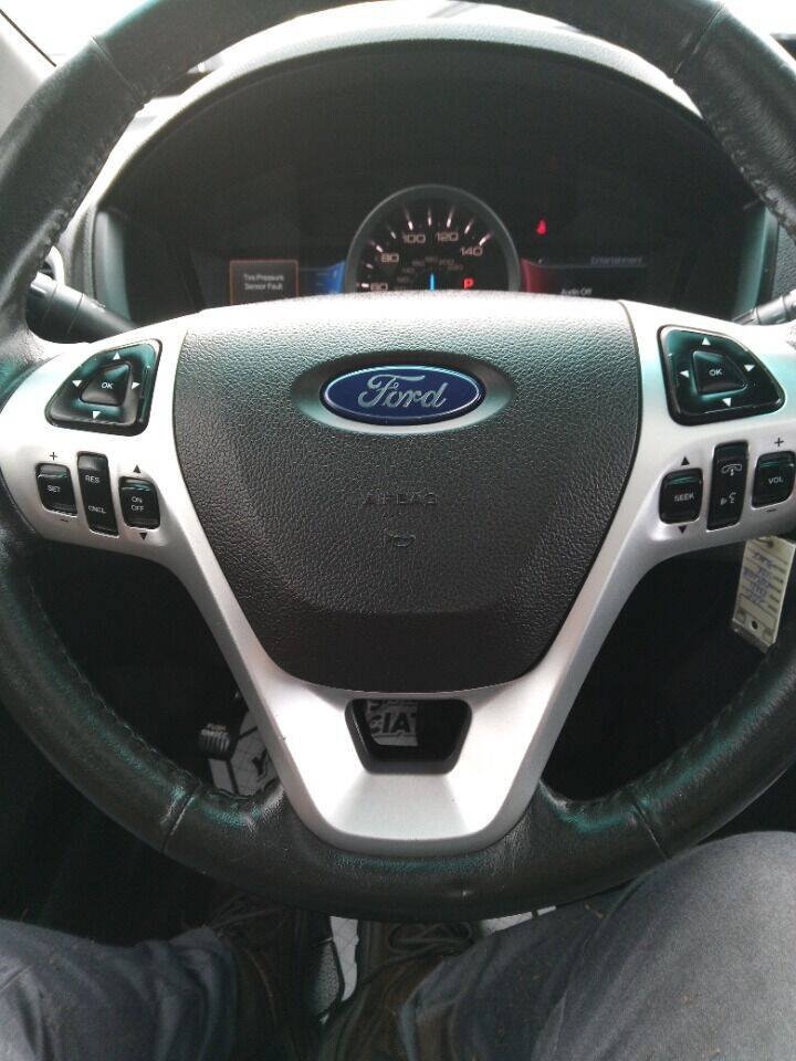 Used 2015 Ford Explorer XLT w/ Equipment Group 201A AWD/4WD image 6