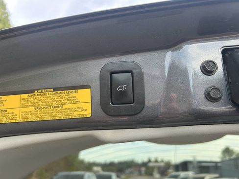 Used 2015 Toyota Venza XLE image 23