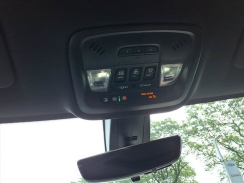 Used 2023 Chevrolet Traverse Premier FWD image 23