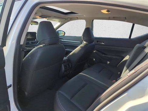 Used 2024 Nissan Altima 2.0 SR FWD image 18