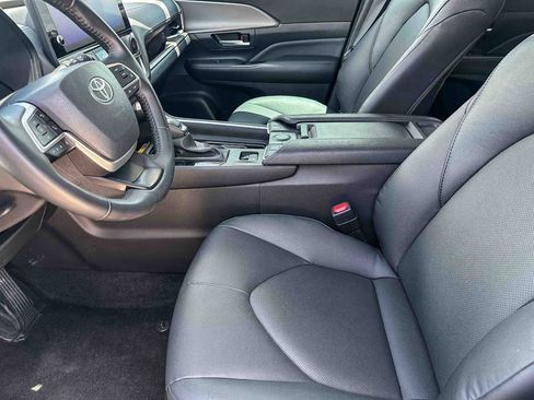 Certified 2025 Toyota Grand Highlander AWD image 13