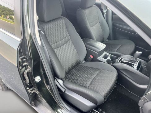 Used 2020 Nissan Rogue SV w/ Premium Package AWD/4WD image 14