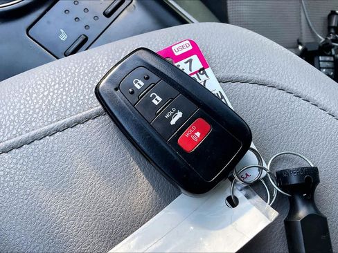 Used 2019 Toyota Camry XLE FWD image 15