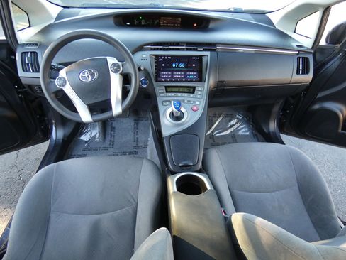 Used 2015 Toyota Prius Two image 18