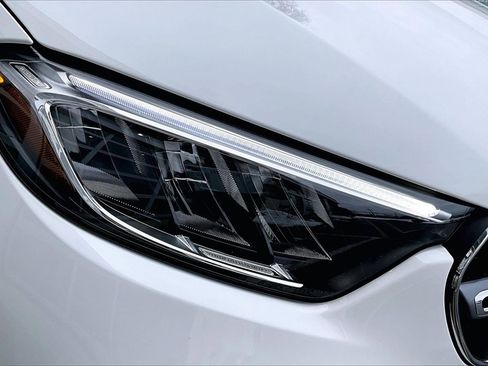 Used 2025 Mercedes-Benz GLC 300 4MATIC image 31