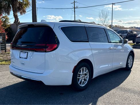 Used 2022 Chrysler Pacifica Touring-L image 29