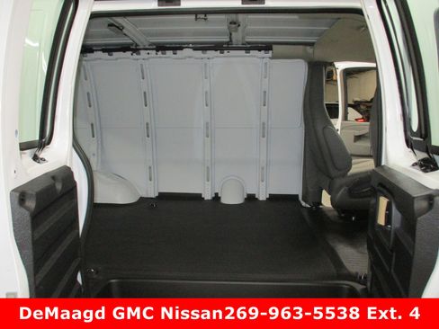 New 2025 GMC Savana 3500 image 27