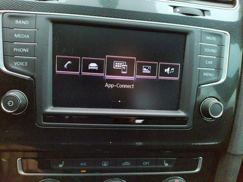 Used 2017 Volkswagen GTI SE image 21