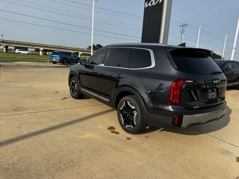 Certified 2025 Kia Telluride S FWD image 25