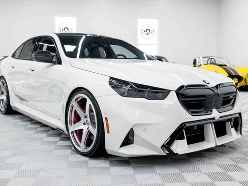 Used 2025 BMW M5 w/ Carbon Package AWD/4WD image 5