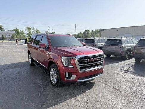 Used 2021 GMC Yukon XL SLT w/ SLT Premium Package AWD/4WD image 3