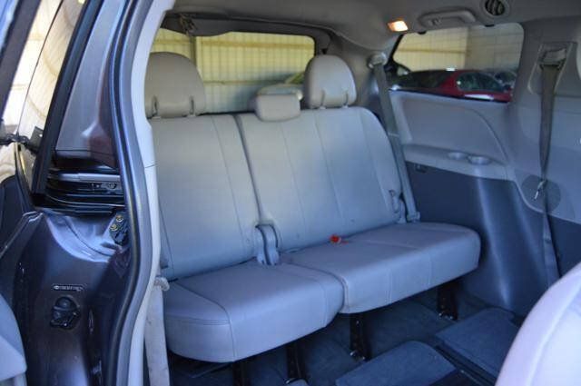 Used 2015 Toyota Sienna XLE Premium AWD/4WD image 54