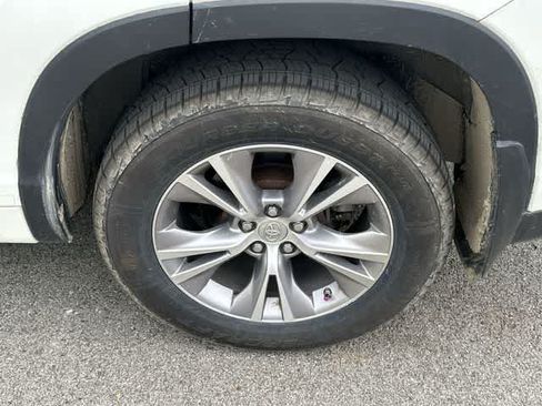 Used 2015 Toyota Highlander XLE AWD/4WD image 4