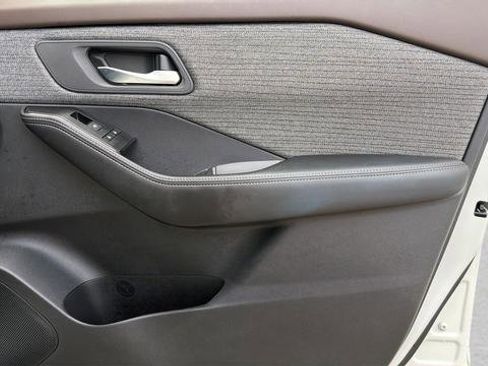 Used 2023 Nissan Rogue SV image 11