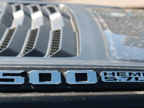 Used 2020 RAM 1500 Laramie AWD/4WD image 12