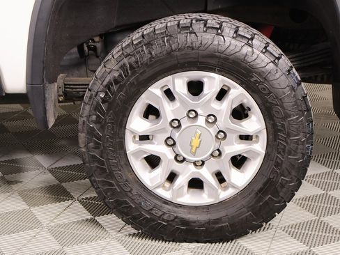 Used 2022 Chevrolet Silverado 2500 LT w/ Convenience Package image 17