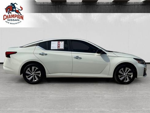 Used 2025 Nissan Altima 2.5 S FWD image 6