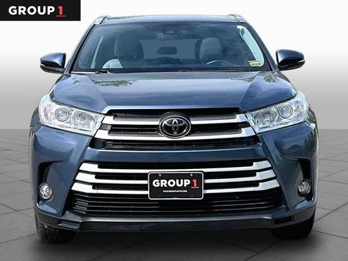 Used 2018 Toyota Highlander XLE w/ Carpet Mat Package (TMS) AWD/4WD image 4