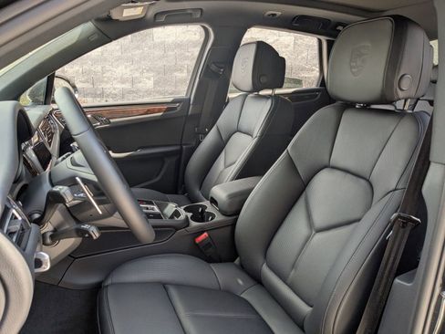 New 2026 Porsche Macan AWD/4WD image 5