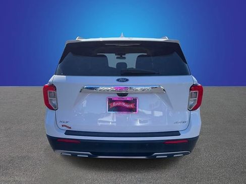 Used 2022 Ford Explorer XLT w/ Equipment Group 202A AWD/4WD image 4