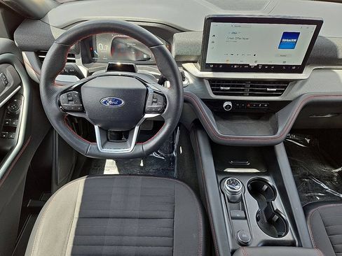 Used 2025 Ford Explorer ST-Line w/ ST-Line Street Pack AWD/4WD image 19