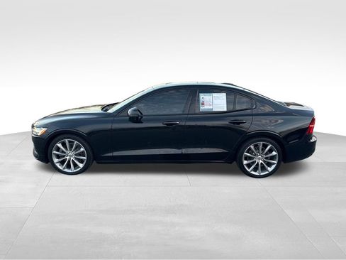 Used 2019 Volvo S60 T5 Momentum image 2