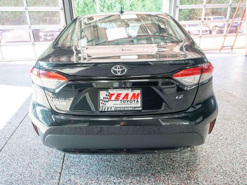 Used 2020 Toyota Corolla LE FWD image 3