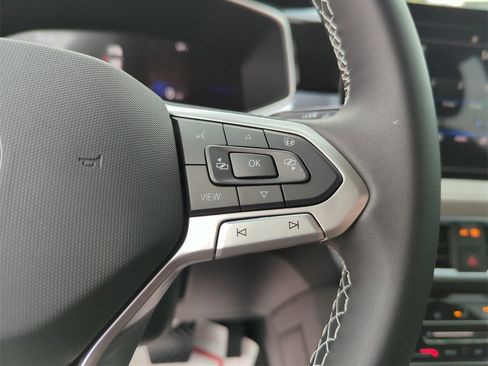 Used 2025 Volkswagen Taos SE image 42