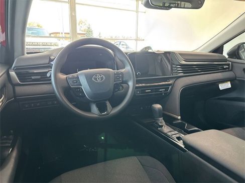 Used 2025 Toyota Camry LE w/ Convenience Package image 17