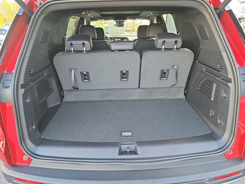 New 2026 Chevrolet Traverse LT w/ Sun and Wheel Package FWD image 12