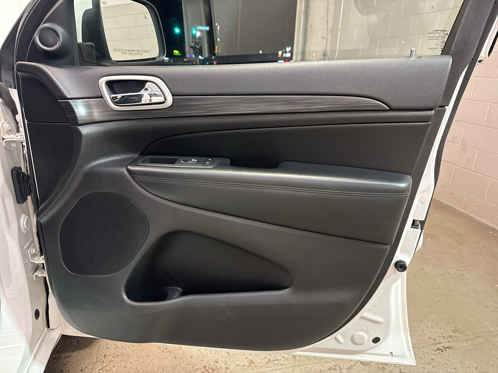 Used 2019 Jeep Grand Cherokee Altitude AWD/4WD image 23