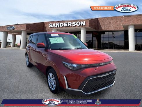 Used 2023 Kia Soul LX FWD image 1