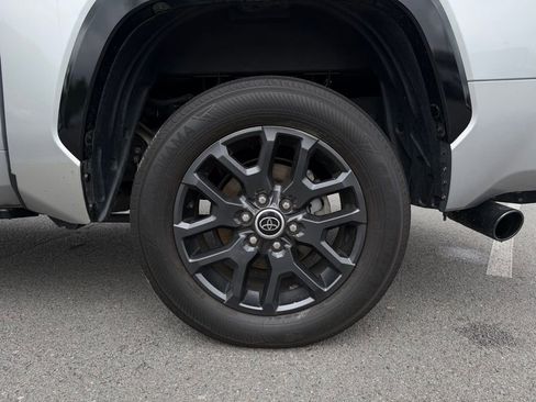 Used 2023 Toyota Tundra Platinum AWD/4WD image 32