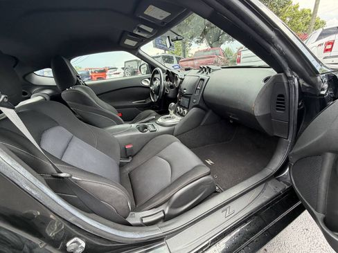 Used 2011 Nissan 370Z Coupe RWD image 8