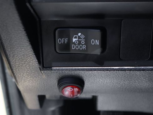 Used 2017 Toyota Tundra SR5 RWD image 18