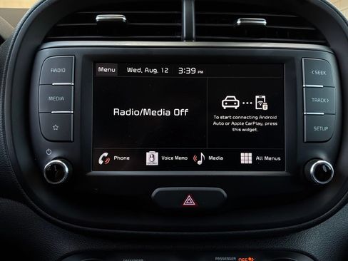 Used 2025 Kia Soul LX w/ LX Technology Package FWD image 26